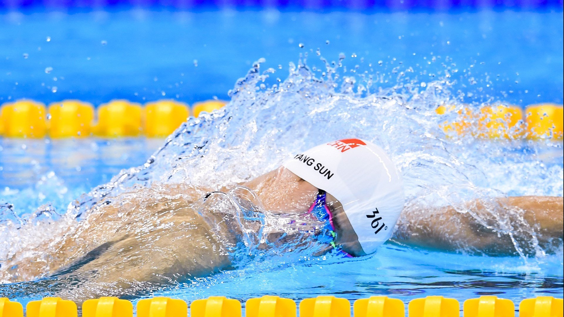 极限运动热潮席卷全球，运动员挑战人类体能新高度